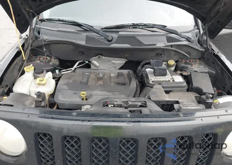 2013 Jeep Patriot Latitude z USA, uszkodzony, nr VIN 1C4NJRFB6DD180650